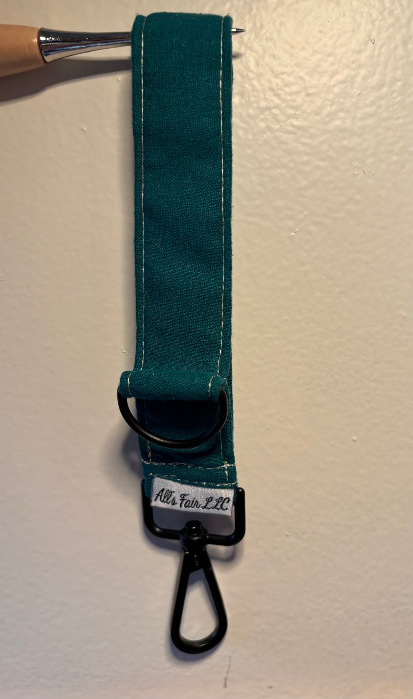 H&P Twin Loop keychain