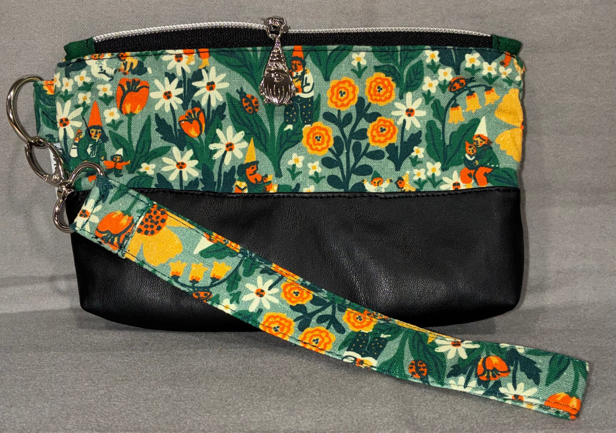 H&P Medium Zippered Clutch w/matching wristlet