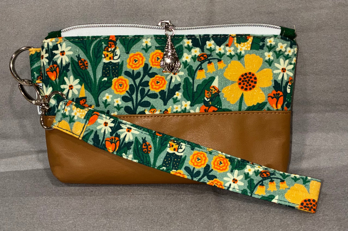 H&P Medium Zippered Clutch w/matching wristlet